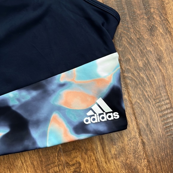 Adidas Crop Top Size XL - Picture 4 of 15